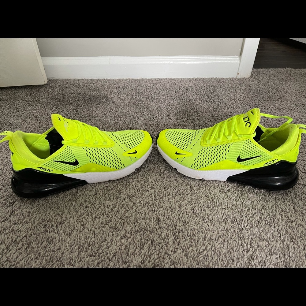 Nike Air Max 270 Volt